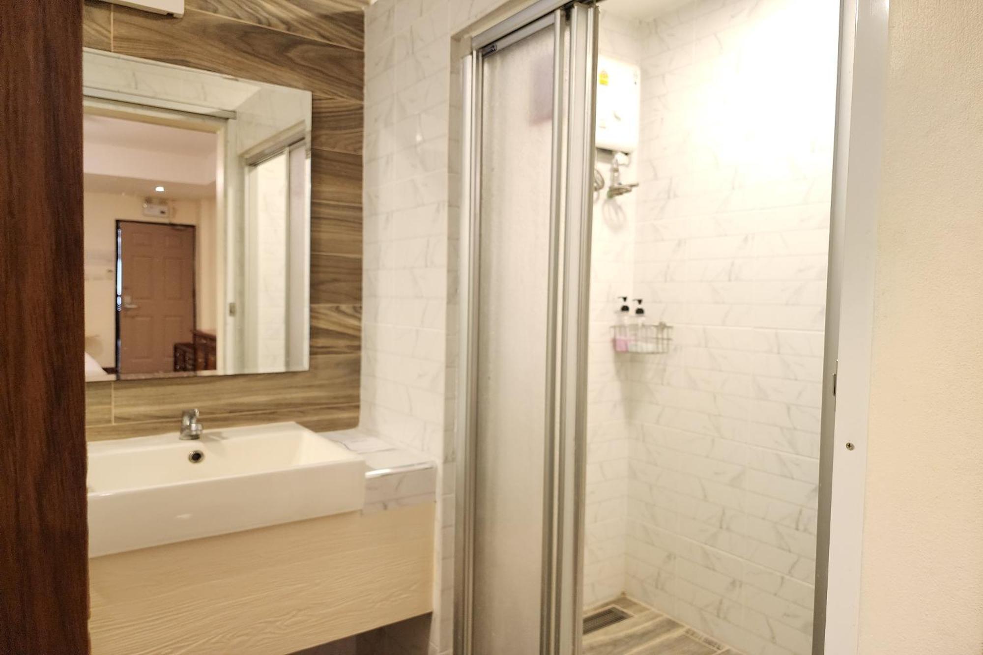 Kim Hotel At Bangplong Ban Bang Prong Extérieur photo